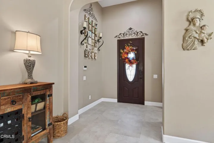 8-web-or-mls-UpmarketMedia-2035Lon-116