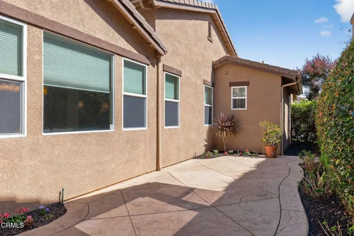 63-web-or-mls-UpmarketMedia-2035Lon-171