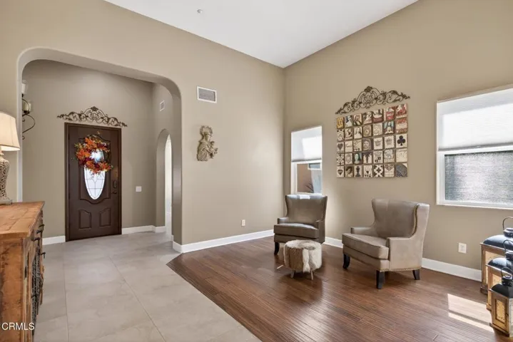 11-web-or-mls-UpmarketMedia-2035Lon-125