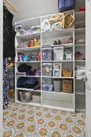 37-web-or-mls-UpmarketMedia-2035Lon-039