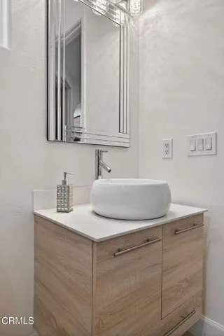 53-web-or-mls-UpmarketMedia-2035Lon-091