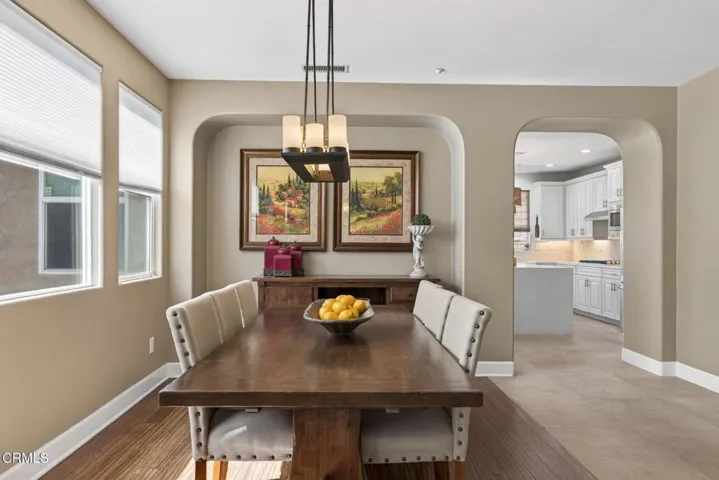 13-web-or-mls-UpmarketMedia-2035Lon-133
