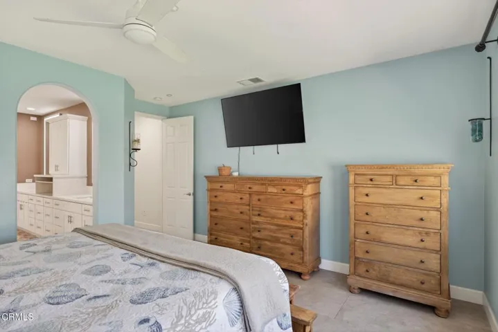 28-web-or-mls-UpmarketMedia-2035Lon-015