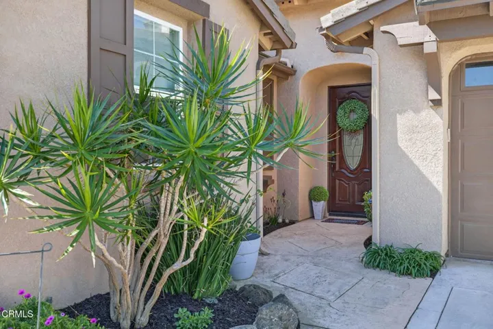 5-web-or-mls-UpmarketMedia-2035Lon-111