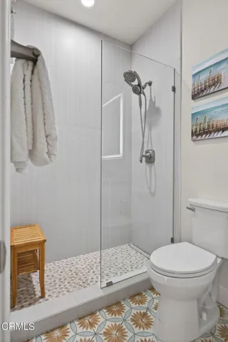 43-web-or-mls-UpmarketMedia-2035Lon-064