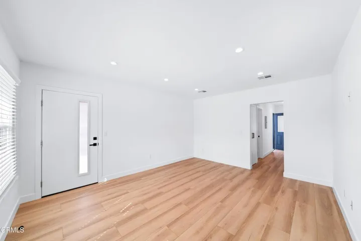 072_1258_mariposa_units_a_thru_e-104_3