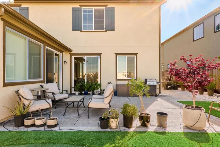View of patio / terrace with area for grilling