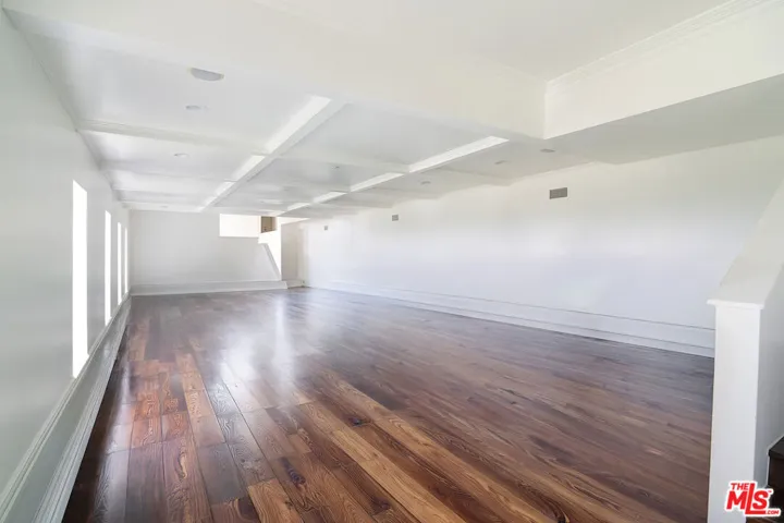 Bonus Entertainment Room