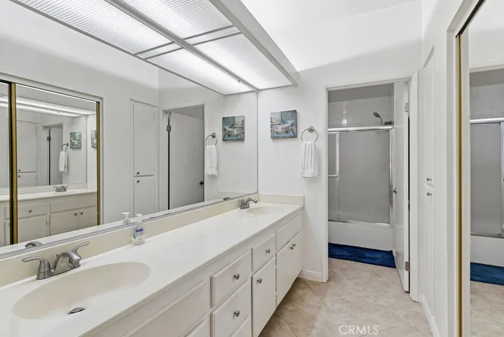 Large primary dual sink bathroom