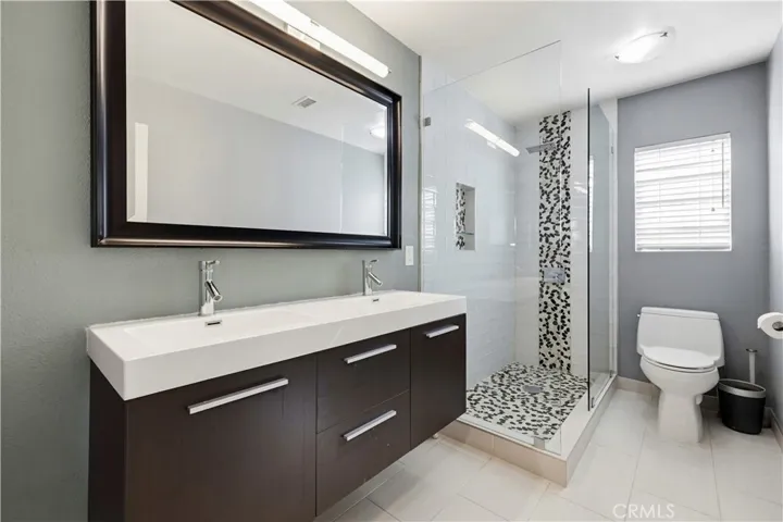 Upstairs hall bathroom