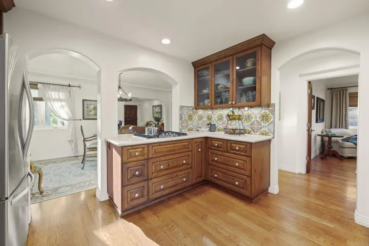 STOVE AREA KITCHEN