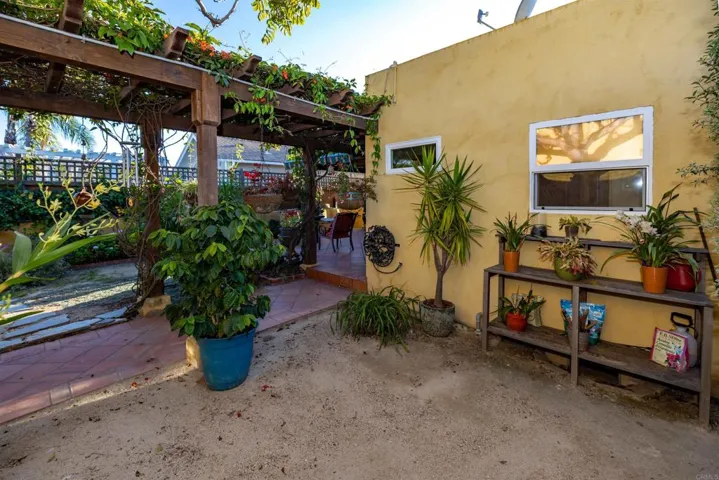 GARDEN AREA