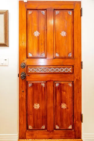 CUSTOM DOOR FROM BALII