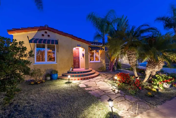 NITE LIGHT ENTRANCE