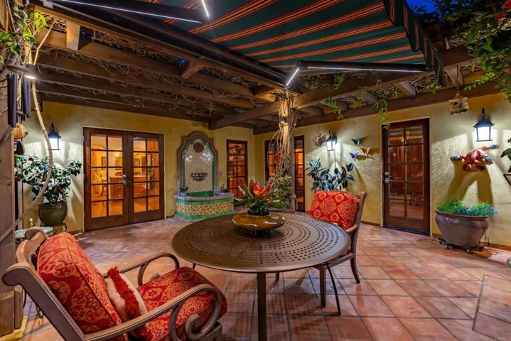 PATIO BACKYARD AT NITE