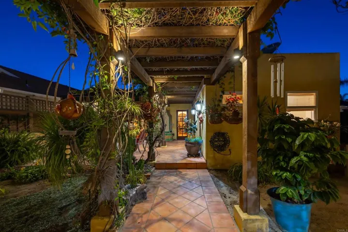 PERGOLA AT NITE