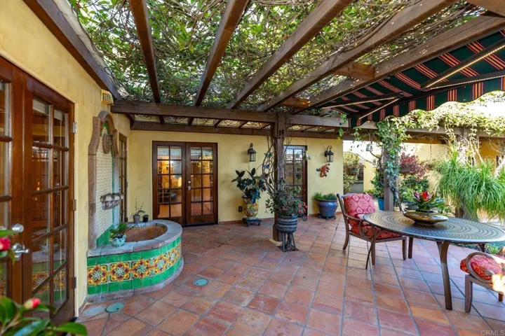 BACKYARD/PATIO