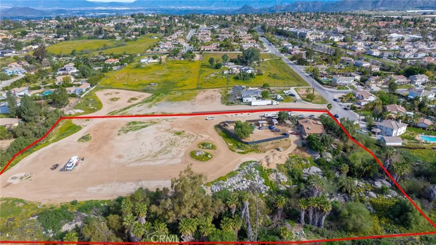 Red outline indicates approximate property lines only.