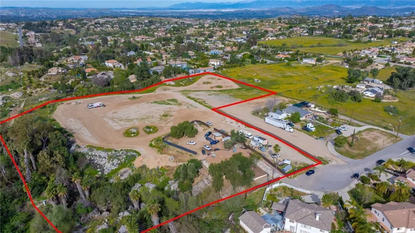Red outline indicates approximate property lines only.