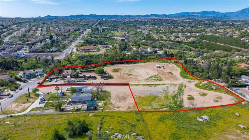 Red outline indicates approximate property lines only.