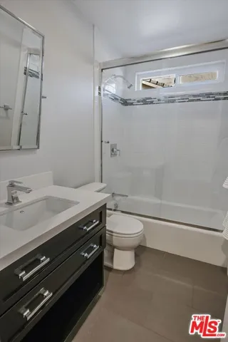 Bathroom with Tub