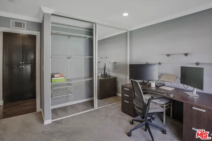 Bedroom / Office