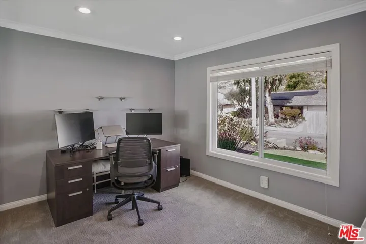 Bedroom / Office