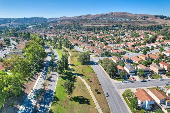 Mile long greenbelt in the community!