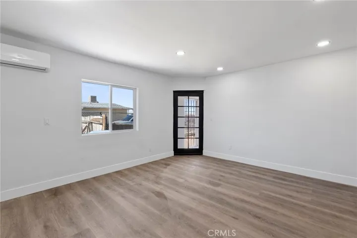 Front unit living room
