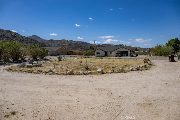 Horseshoe driveway