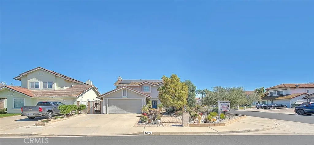 7400 sf corner lot, curb appeal