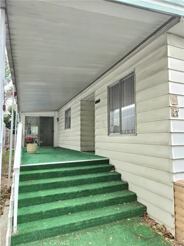 Front side patio and entry.
