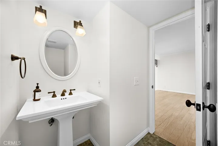 Downstairs 1/4 Bath
