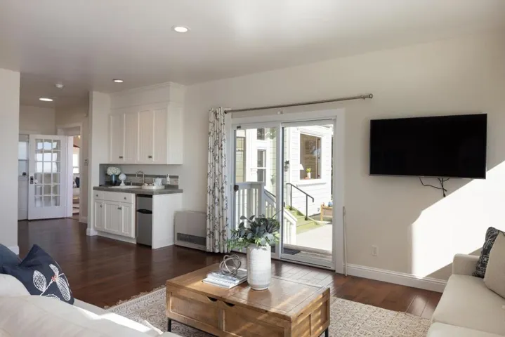 535 Highland Avenue, Santa Cruz, California 95060
