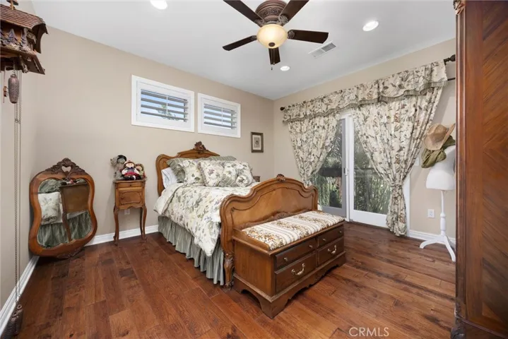 Guest bedroom facing driveway