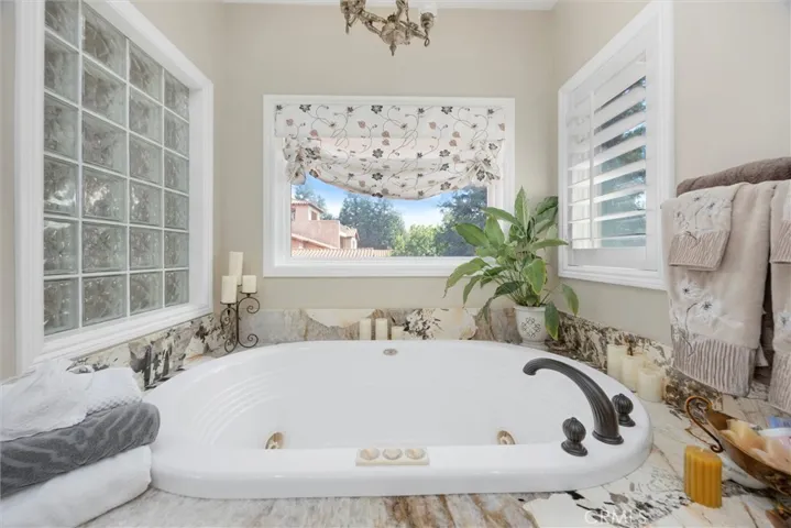 Master bathroom Jacuzzi bathtub