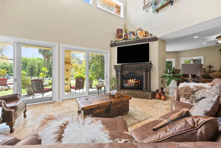 Livingroom looking outside