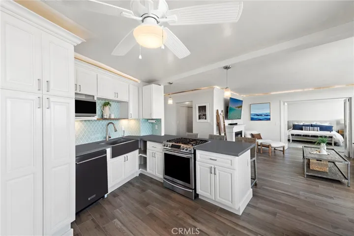 Generous size kitchen with room to entertain!