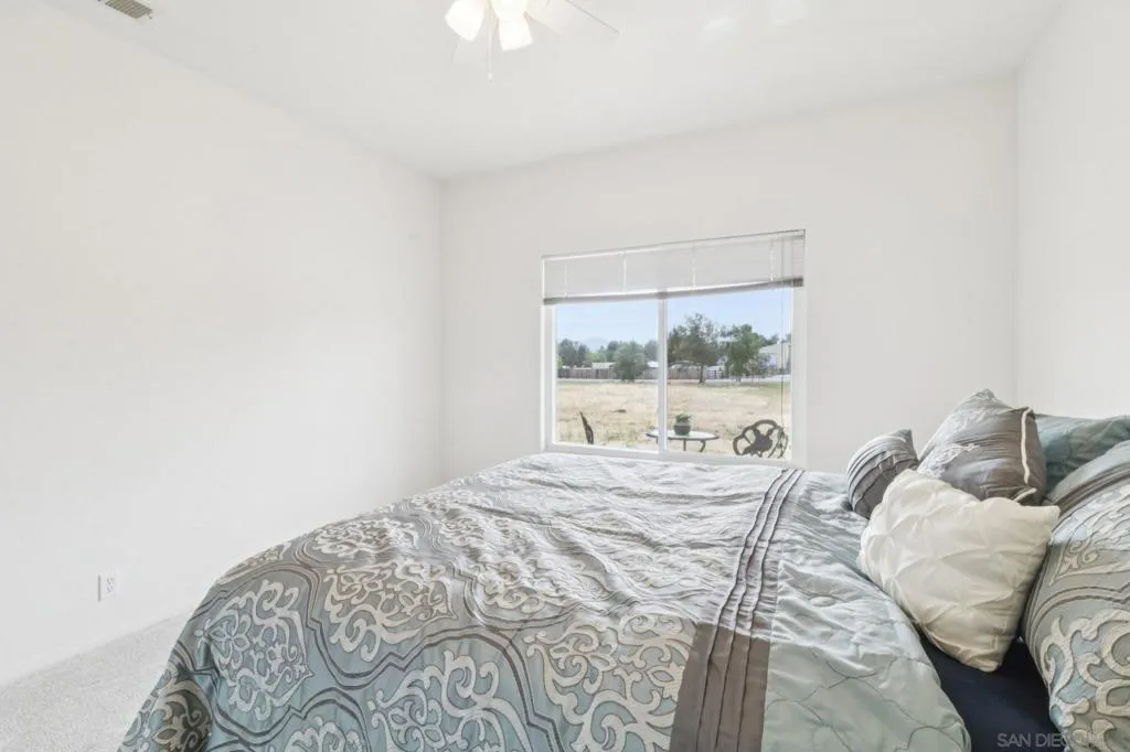 homes with large bedrooms Ramona