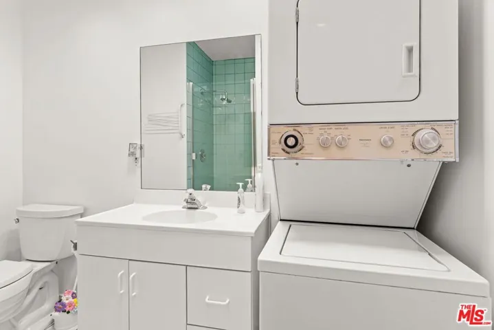 washer & dryer in hall bath