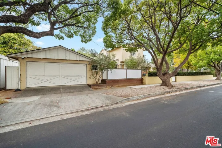 Detached Garage w/ Courtyard A