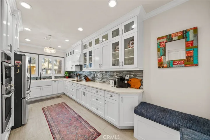 Fully remodeled kitchen with open and airy look. Bosch appliances