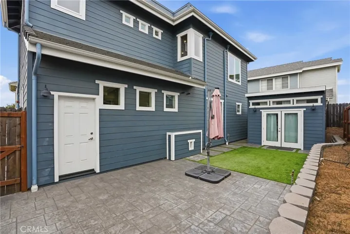 Detached room in the low maintenance backyard