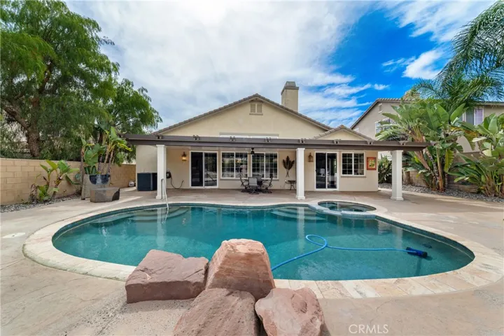 Sparkling Pebble Tec Pool Perfect For Relaxing Or Entertaining
