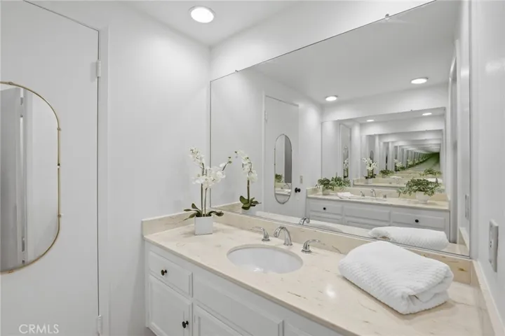 Upper hall bath dual sink