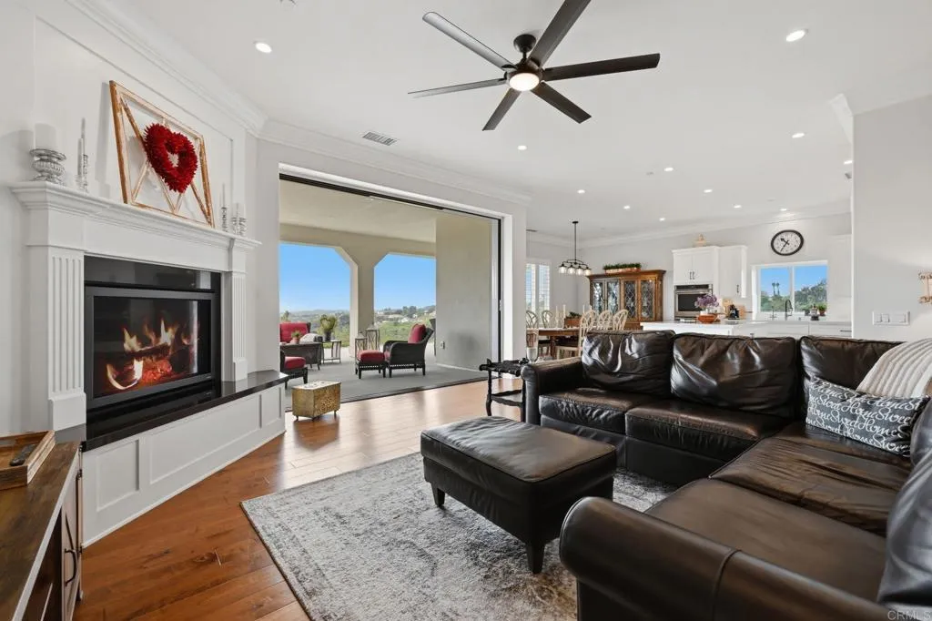 Great Room with Beautiful Views