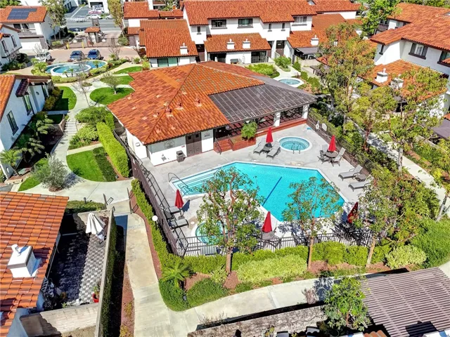 Club House, Pool, & Two Hot Tubs - pic 2