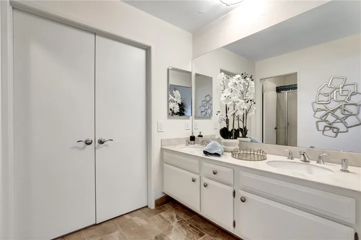 Primary Bathroom - pic 1
(1 of 3)