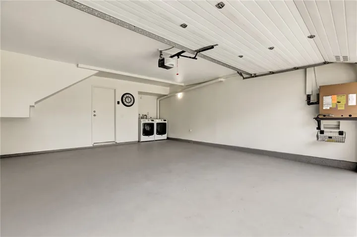 Garage - pic 1