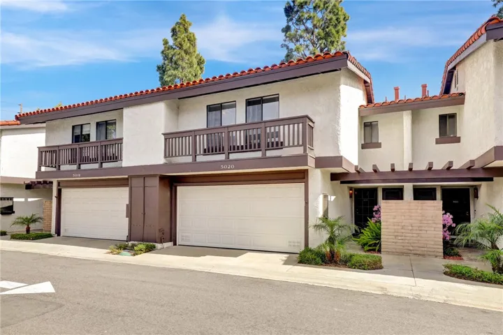 Garage Door & Entrance Walkway